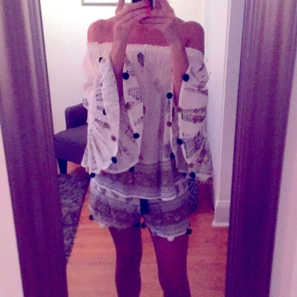 Beach off the shoulder top and matching shorts set - Picture 6 of 7